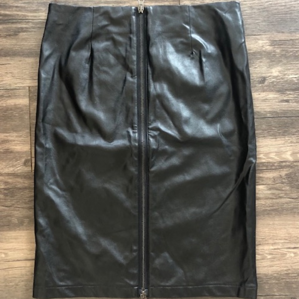 Bishop & Young Faux Leather Zip Up Skirt Sz XS NWT